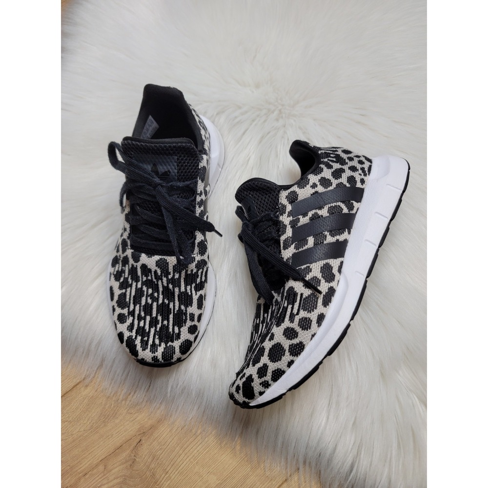 Adidas Swift Run Sneaker Cheetah Animal Beige Black Women's Size 8